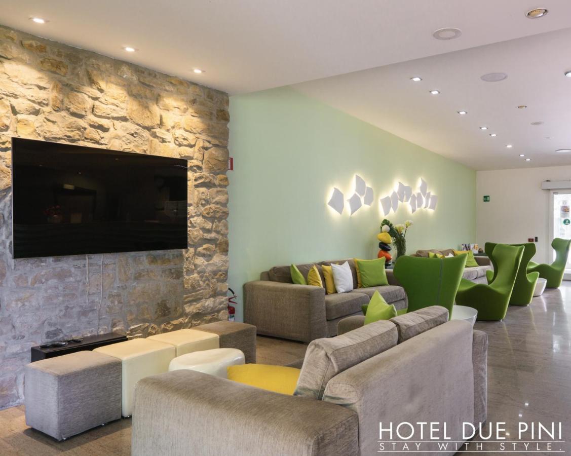 Hotel Due Pini ฟอร์มิจิเน ภายนอก รูปภาพ
