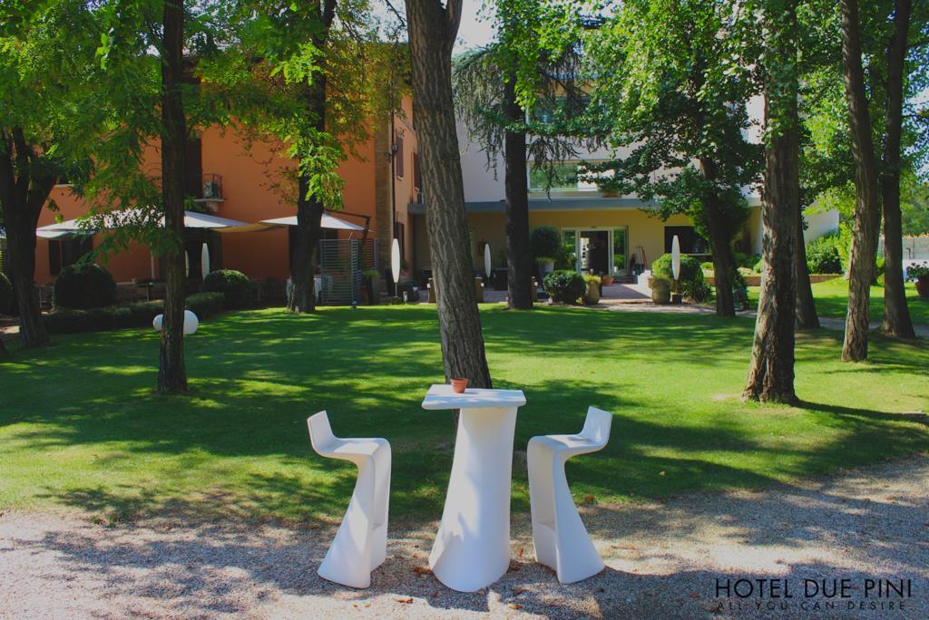 Hotel Due Pini ฟอร์มิจิเน ภายนอก รูปภาพ