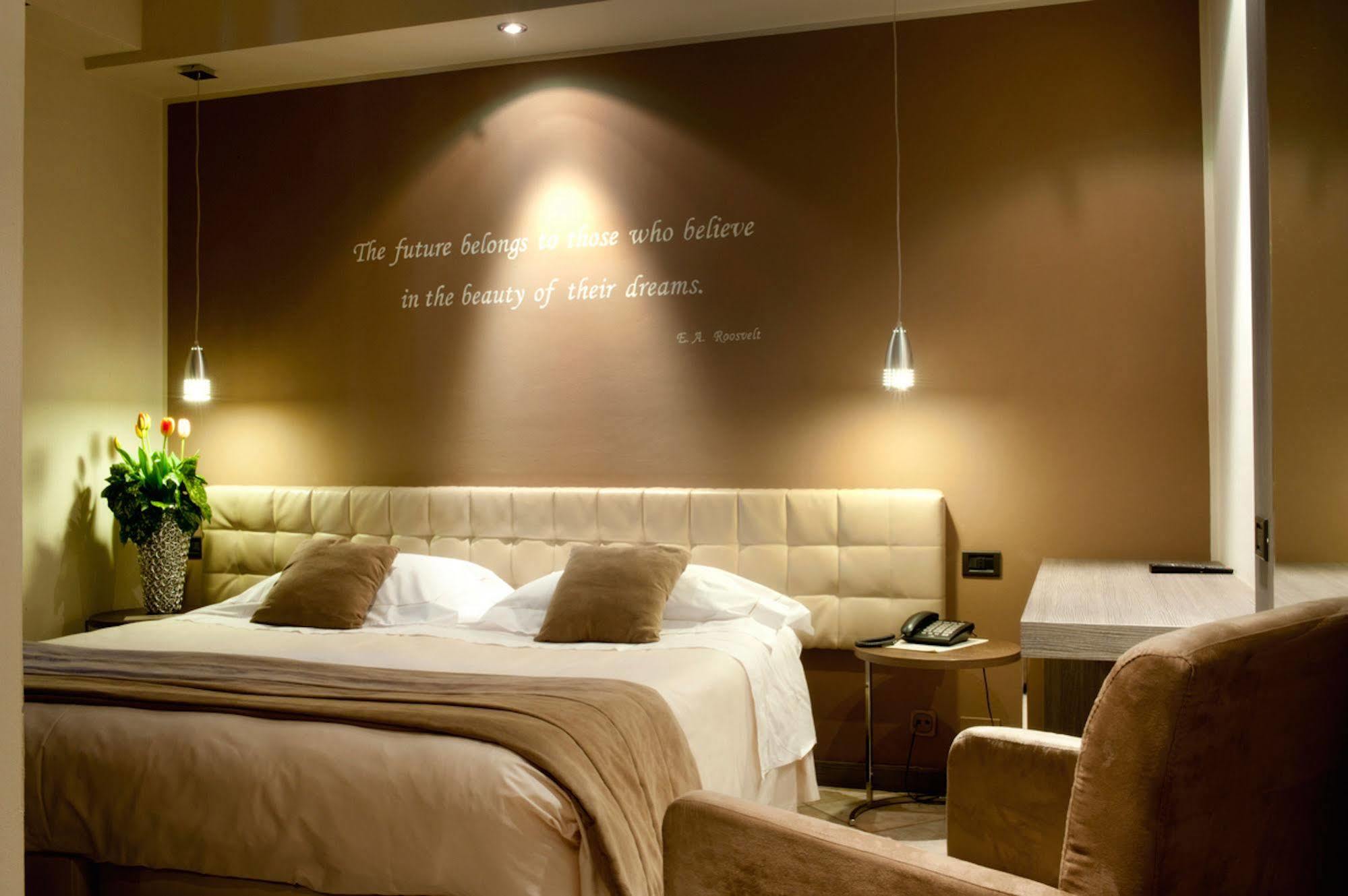 Hotel Due Pini ฟอร์มิจิเน ภายนอก รูปภาพ