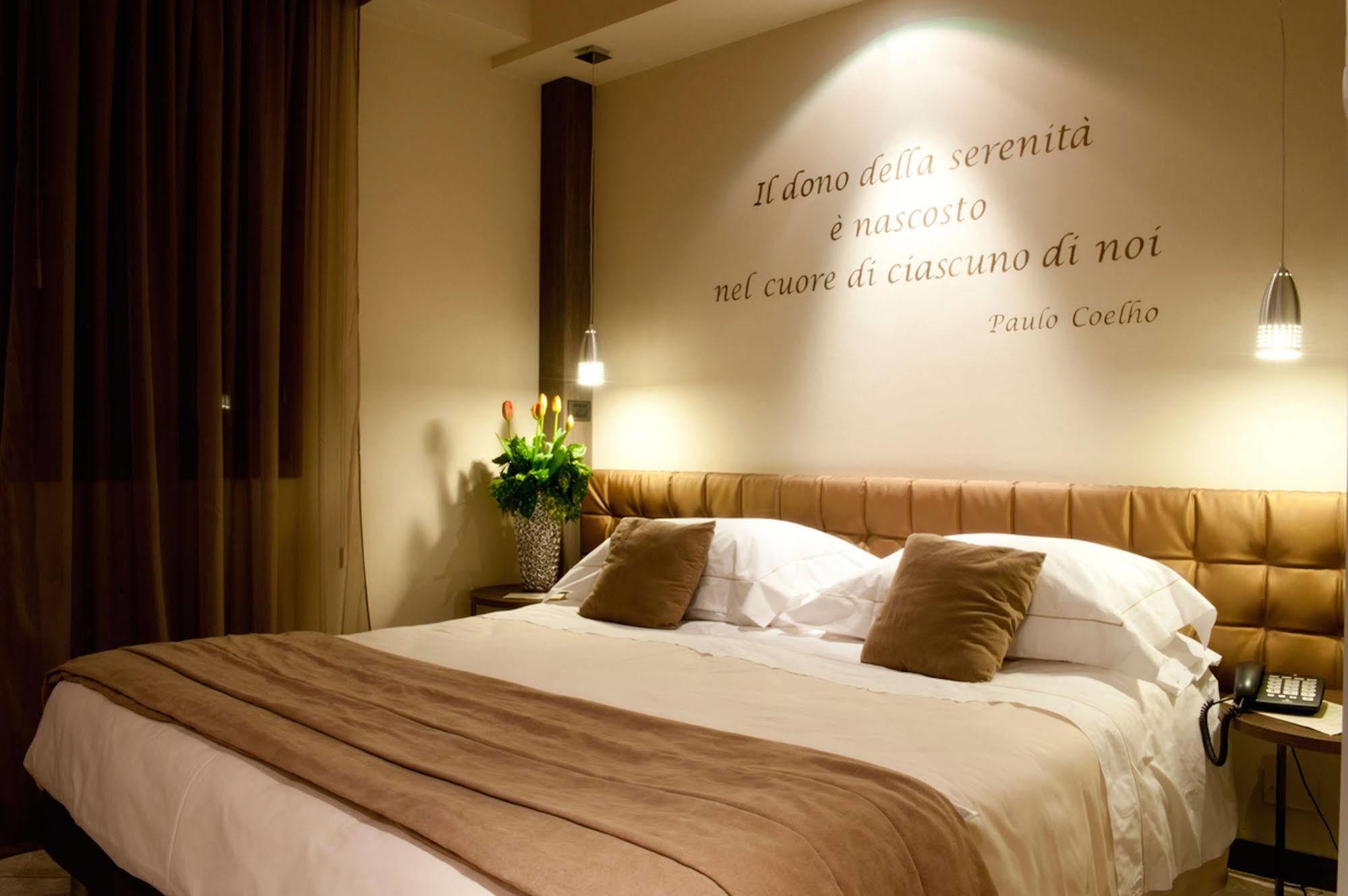 Hotel Due Pini ฟอร์มิจิเน ภายนอก รูปภาพ