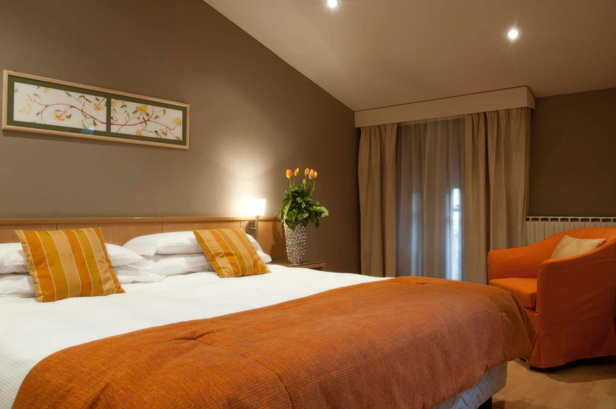 Hotel Due Pini ฟอร์มิจิเน ภายนอก รูปภาพ