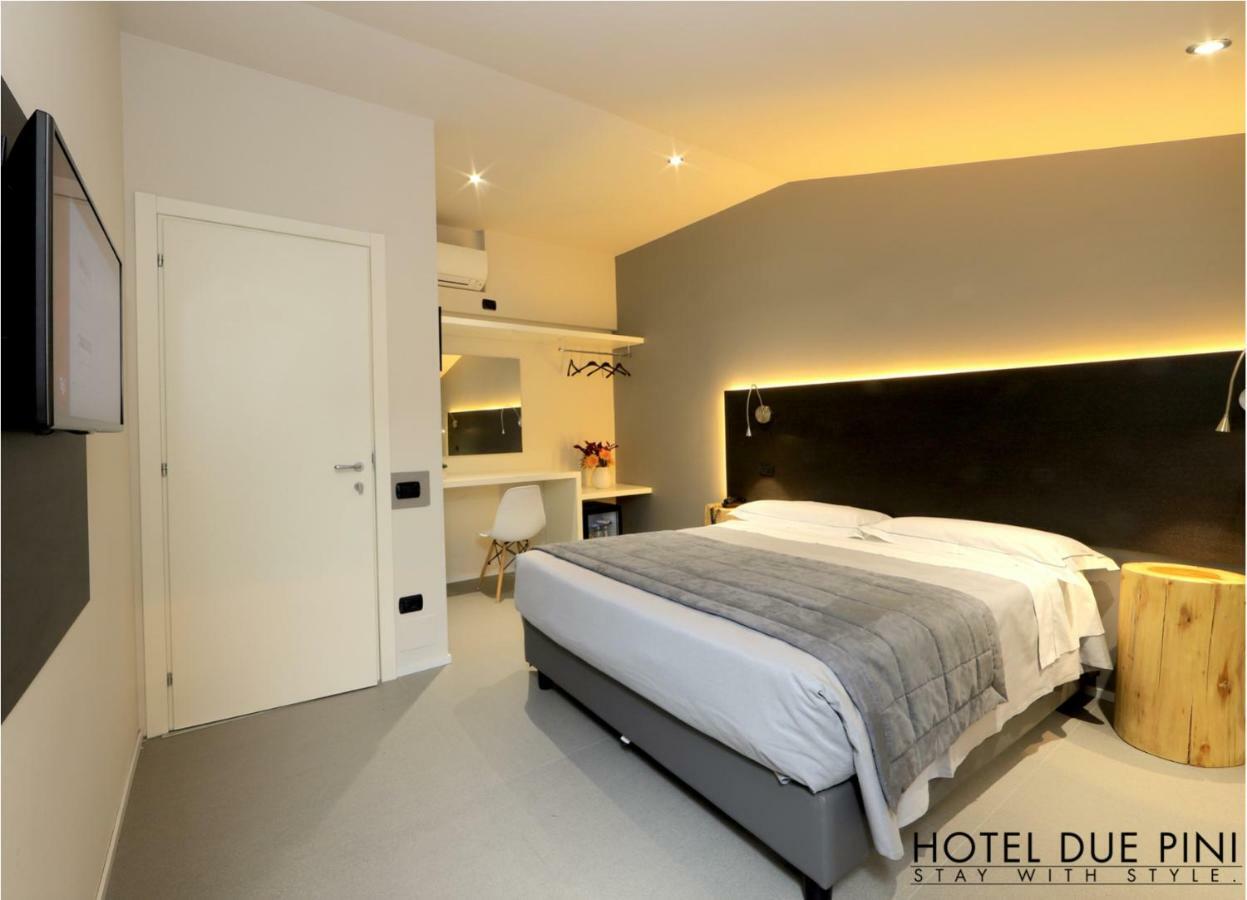 Hotel Due Pini ฟอร์มิจิเน ภายนอก รูปภาพ