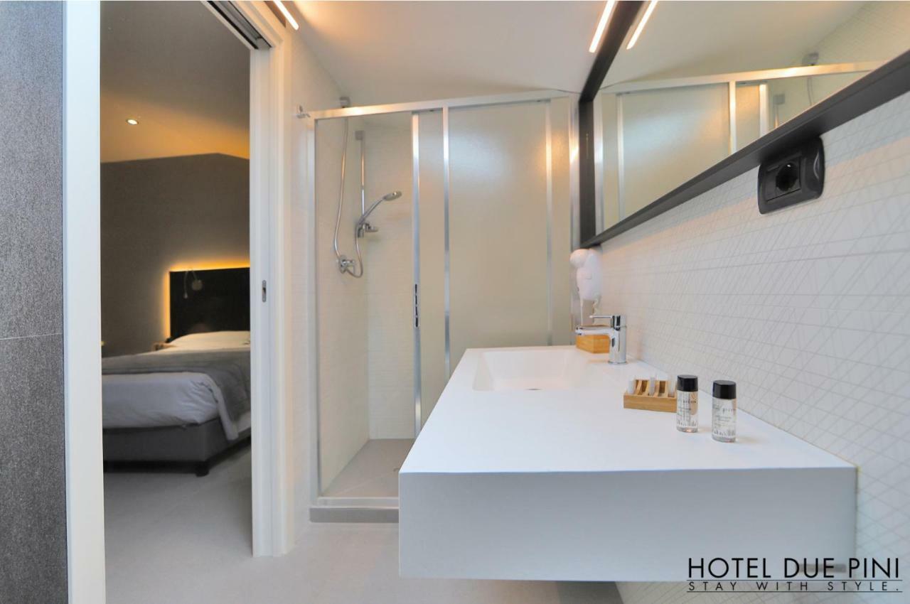 Hotel Due Pini ฟอร์มิจิเน ภายนอก รูปภาพ