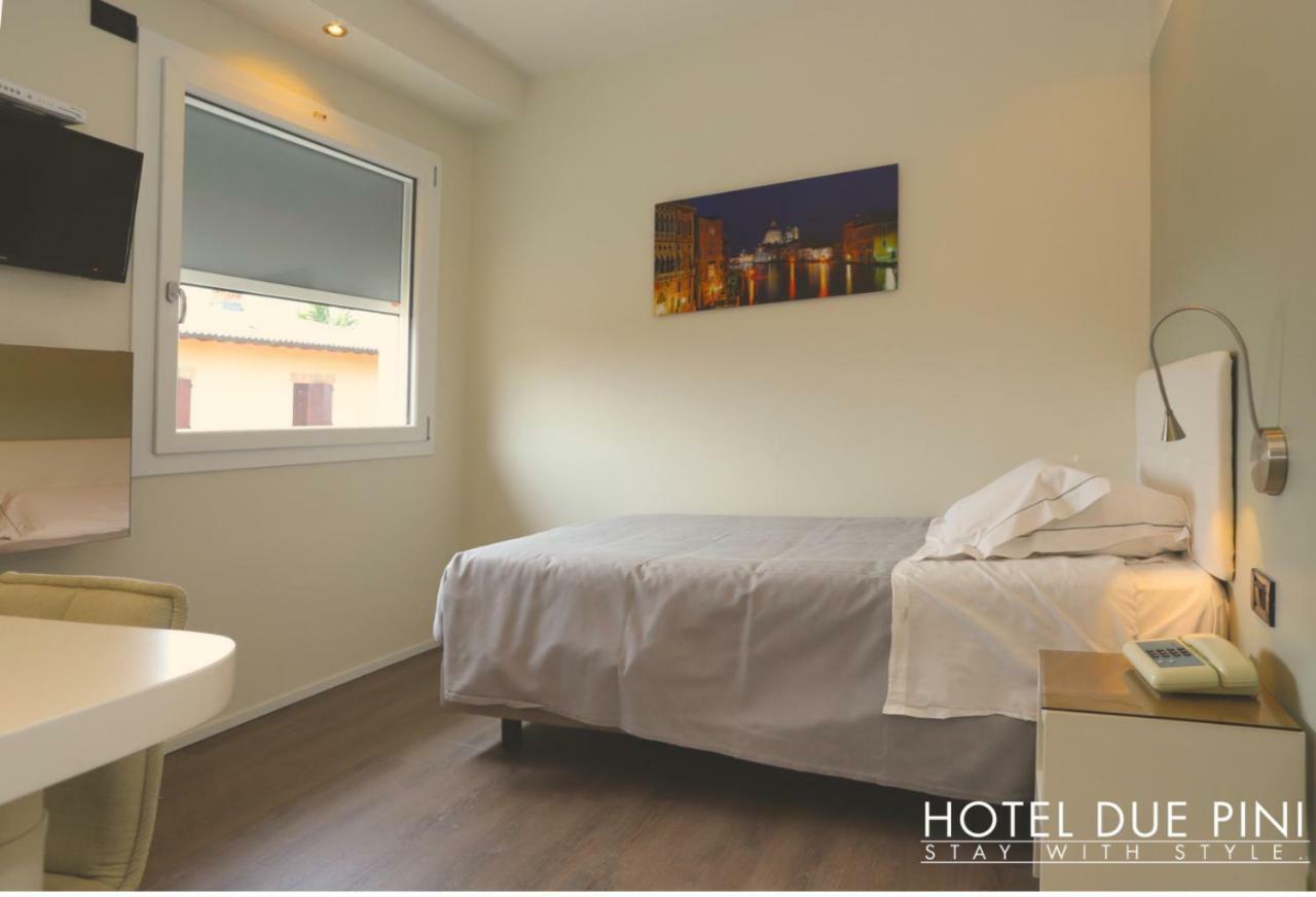 Hotel Due Pini ฟอร์มิจิเน ภายนอก รูปภาพ